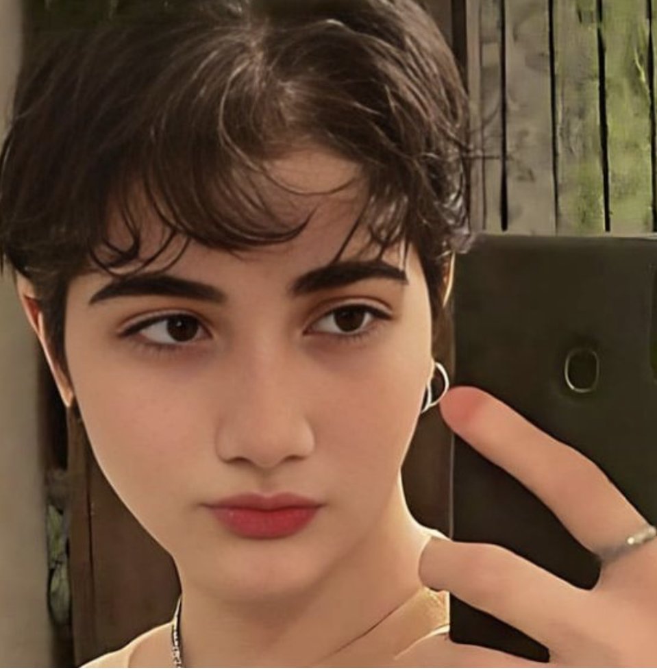 Armita Geravand: la sedicenne in coma per la lotta contro il velo in Iran.