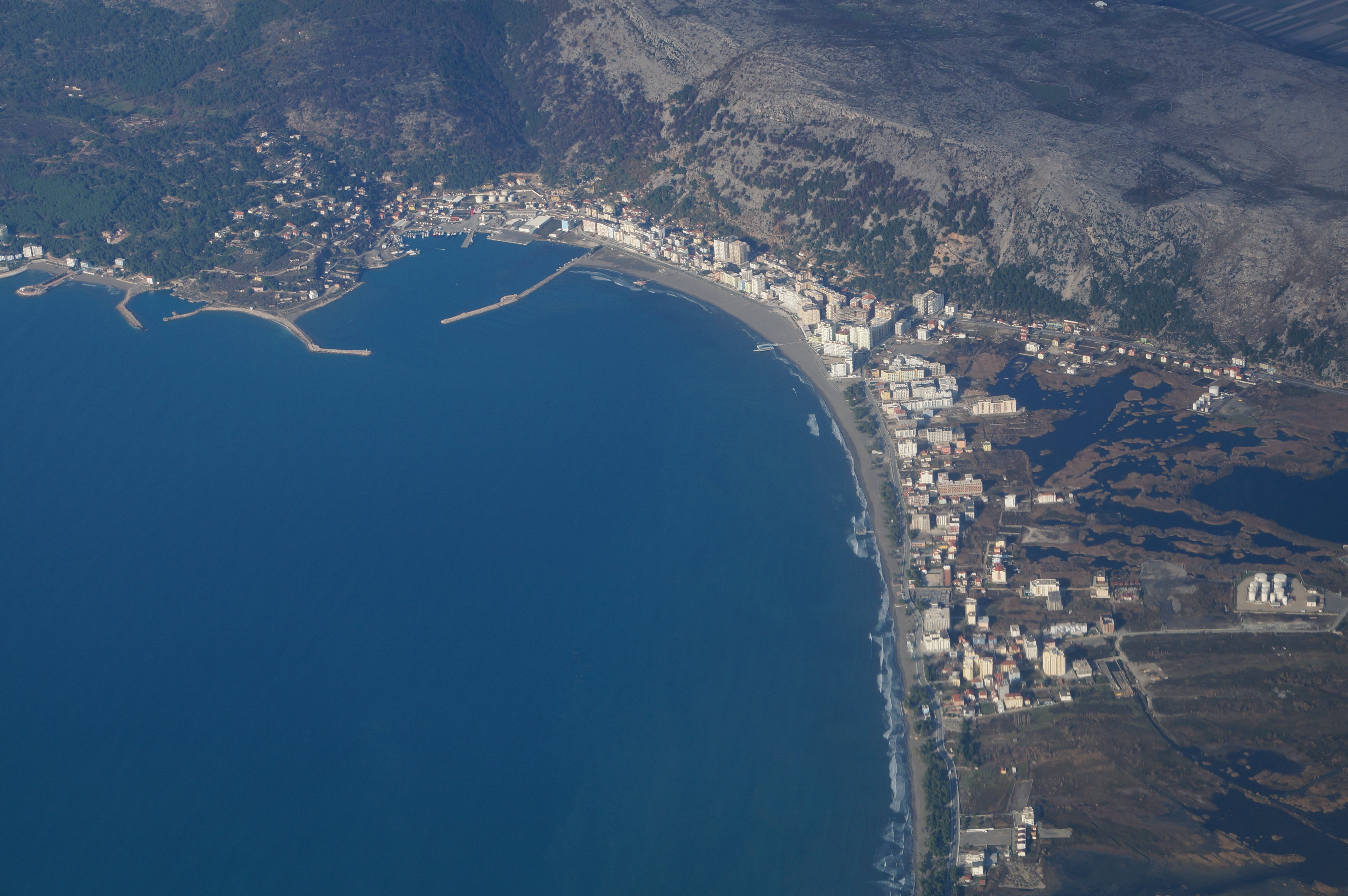 Patto con l'Albania: sfruttando la disperazione