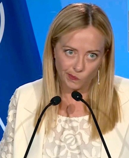 La meravigliosa cronaca del nostro fulgido presente! Ovvero Giorgia Meloni che si concede ai giornalisti.